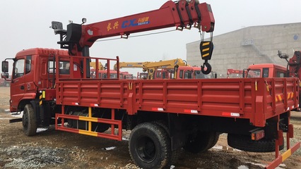 隨車吊選購 價(jià)格固然重要，配置更需深思熟慮