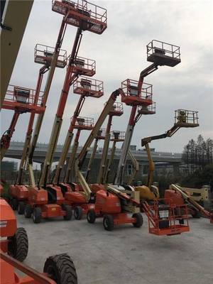 高空車與升降機(jī)租賃指南 規(guī)格、隨車吊及應(yīng)用解析