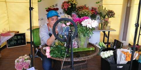 母親節捧花禮 禮品花卉市場的‘花樣經濟’為何如此紅火？